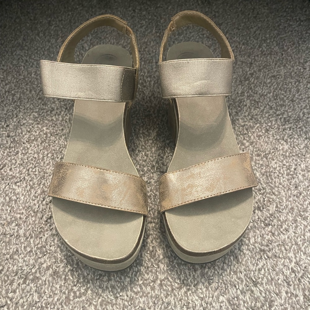 Tanish Gold (color)wedges 😍